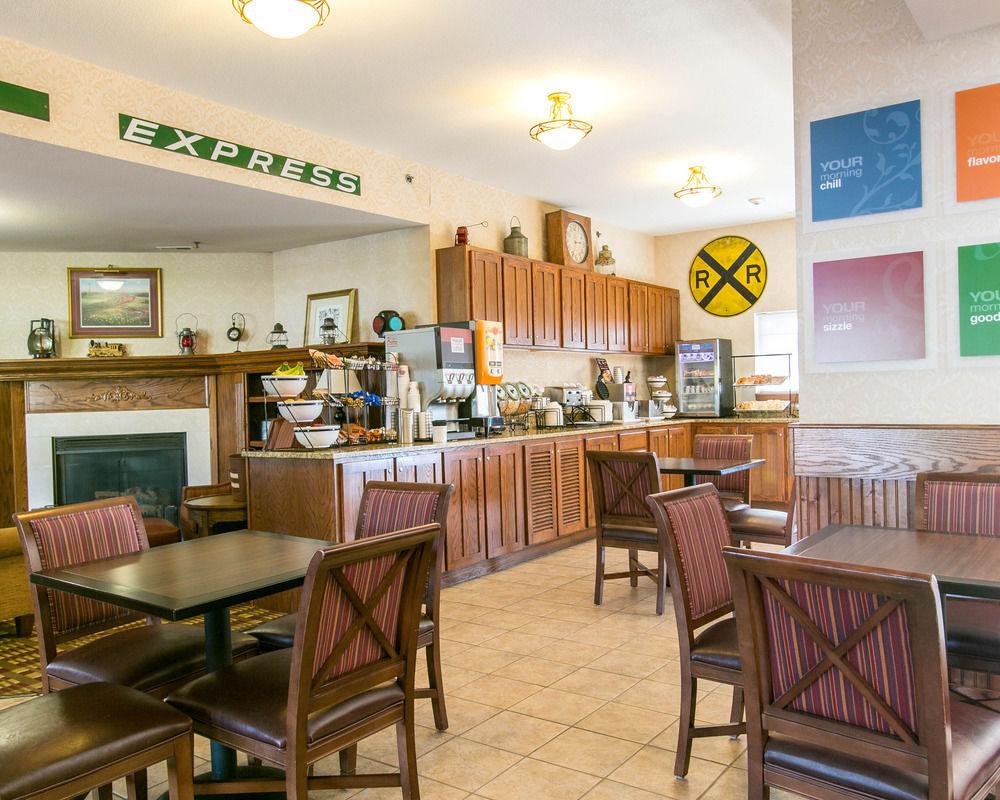 Comfort Inn Warrensburg Station Екстериор снимка