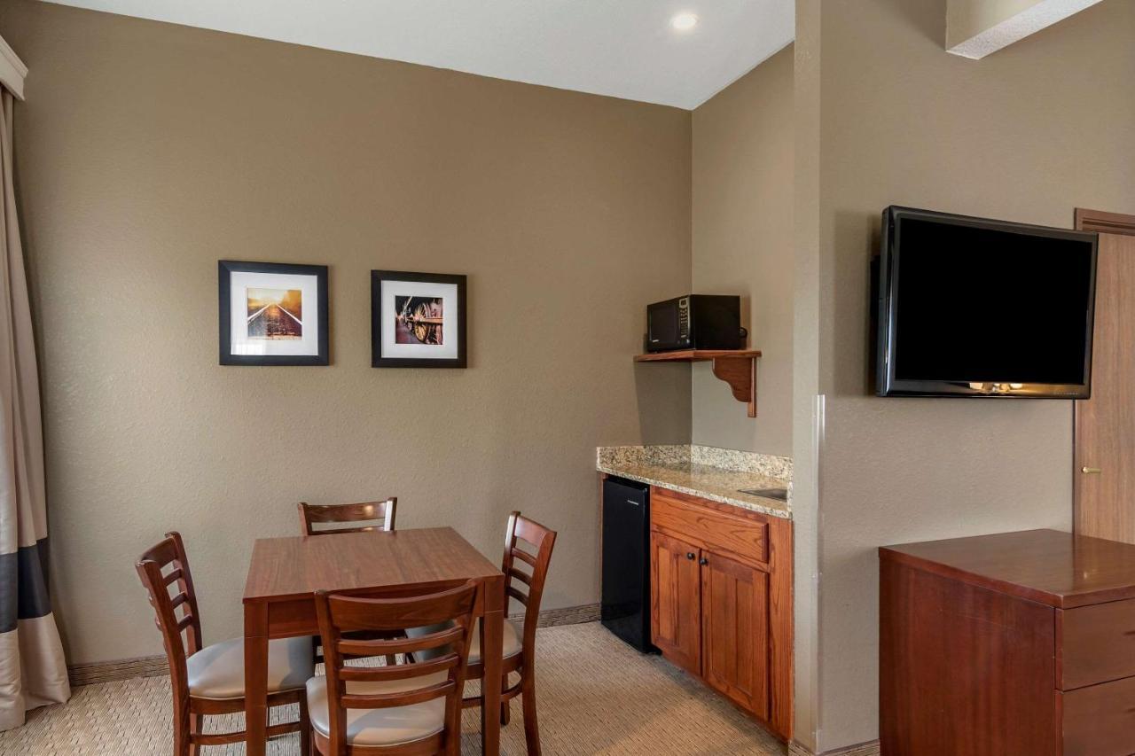 Comfort Inn Warrensburg Station Екстериор снимка
