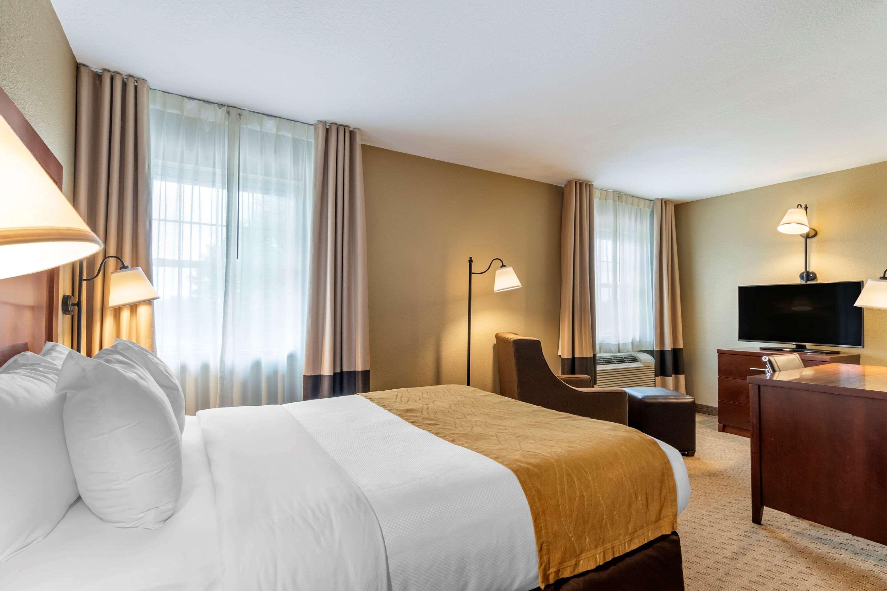 Comfort Inn Warrensburg Station Екстериор снимка