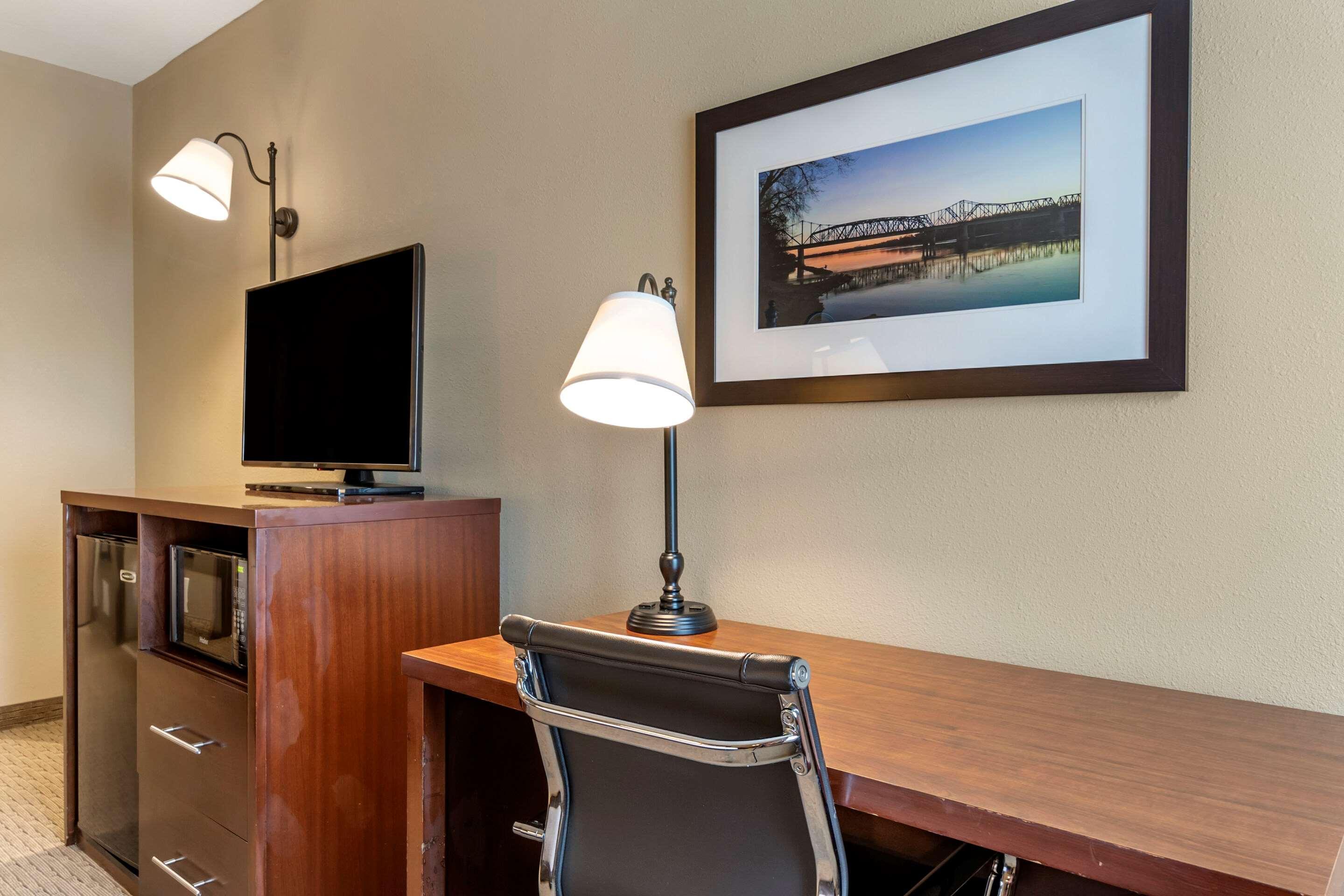 Comfort Inn Warrensburg Station Екстериор снимка