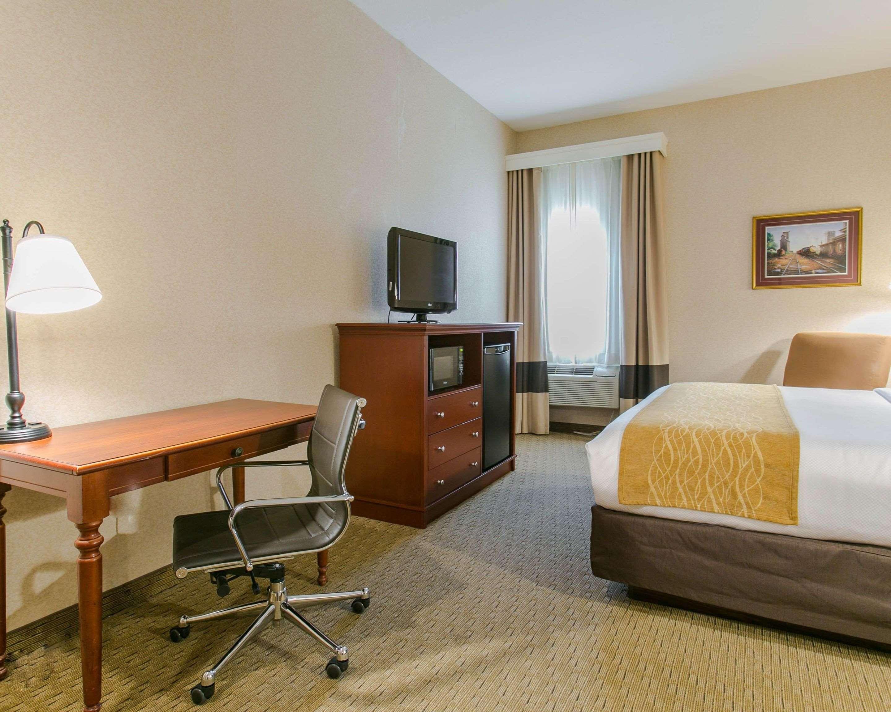 Comfort Inn Warrensburg Station Екстериор снимка