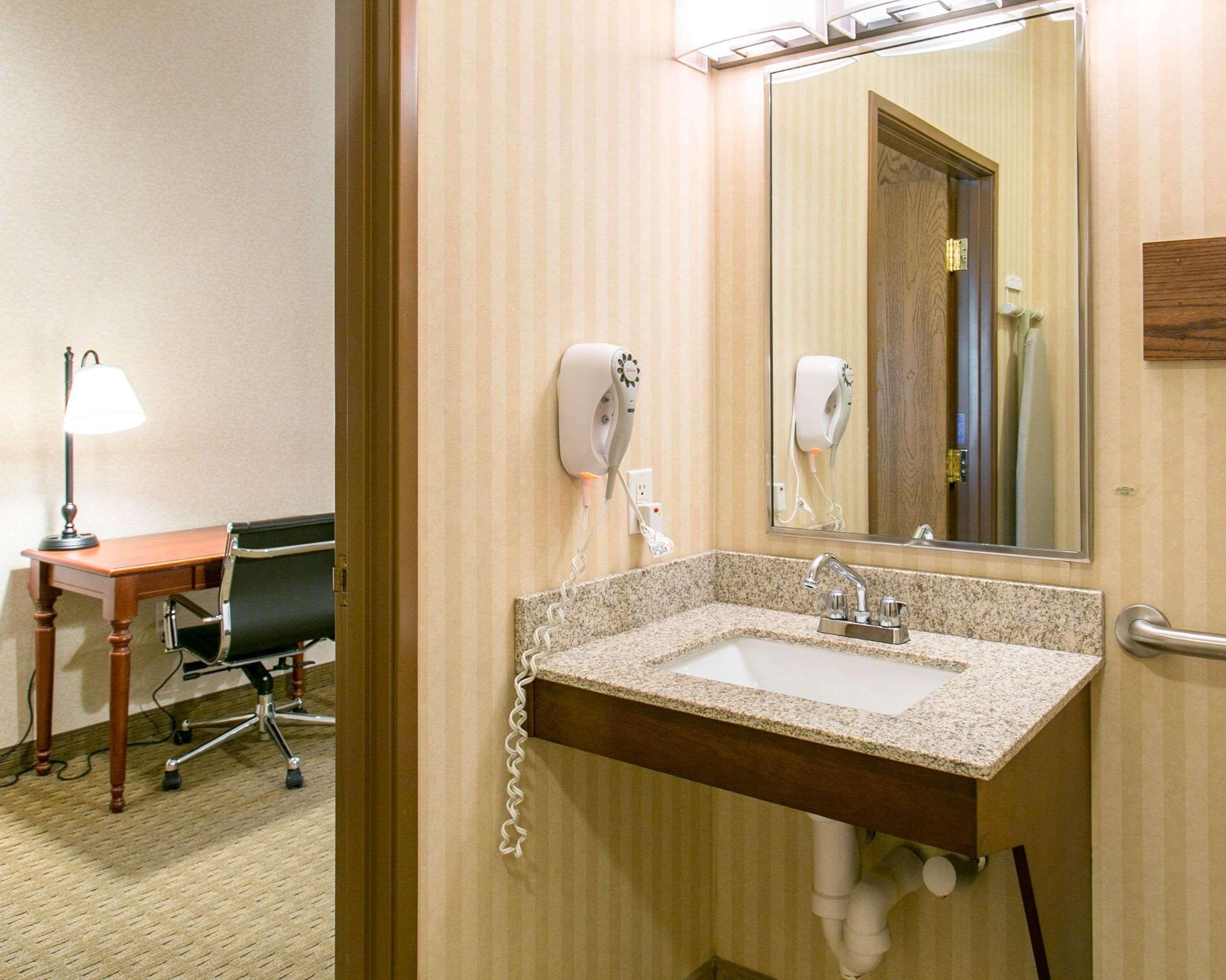 Comfort Inn Warrensburg Station Екстериор снимка