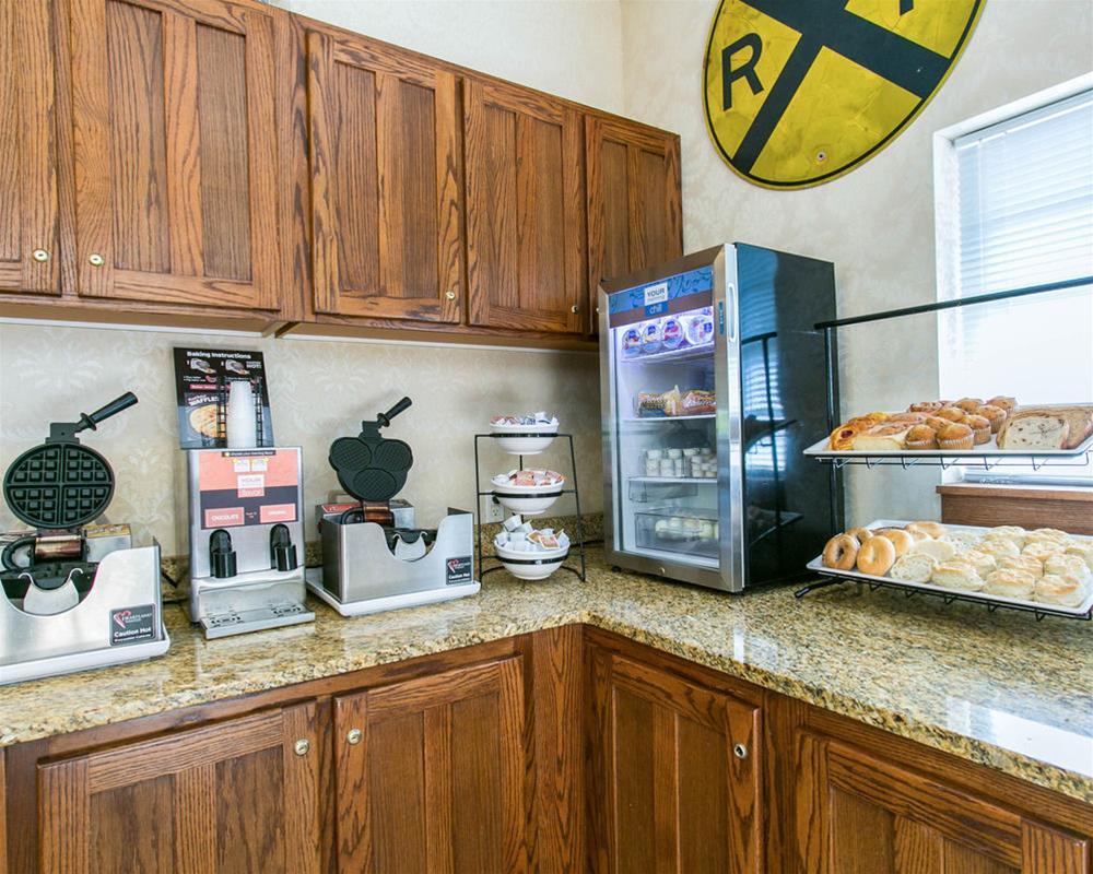 Comfort Inn Warrensburg Station Екстериор снимка