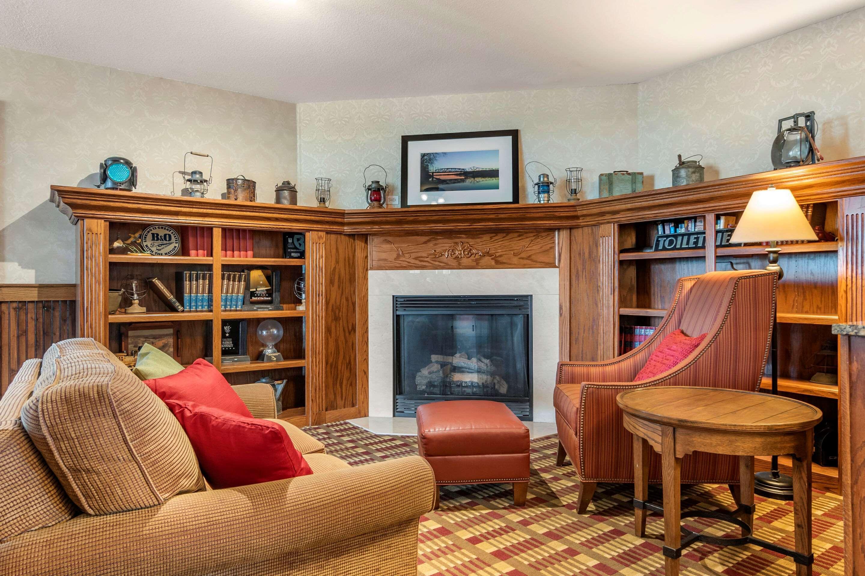 Comfort Inn Warrensburg Station Екстериор снимка