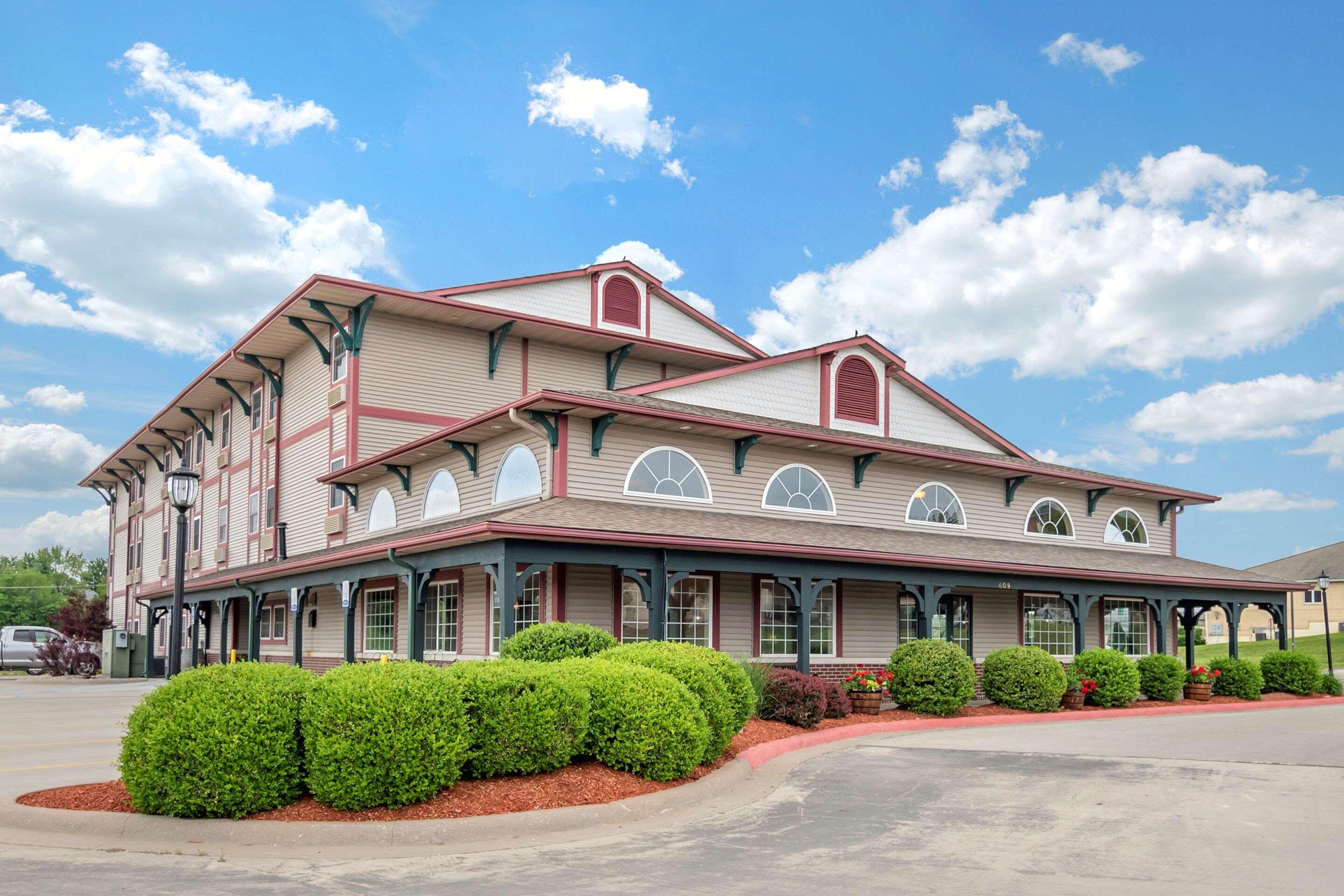 Comfort Inn Warrensburg Station Екстериор снимка