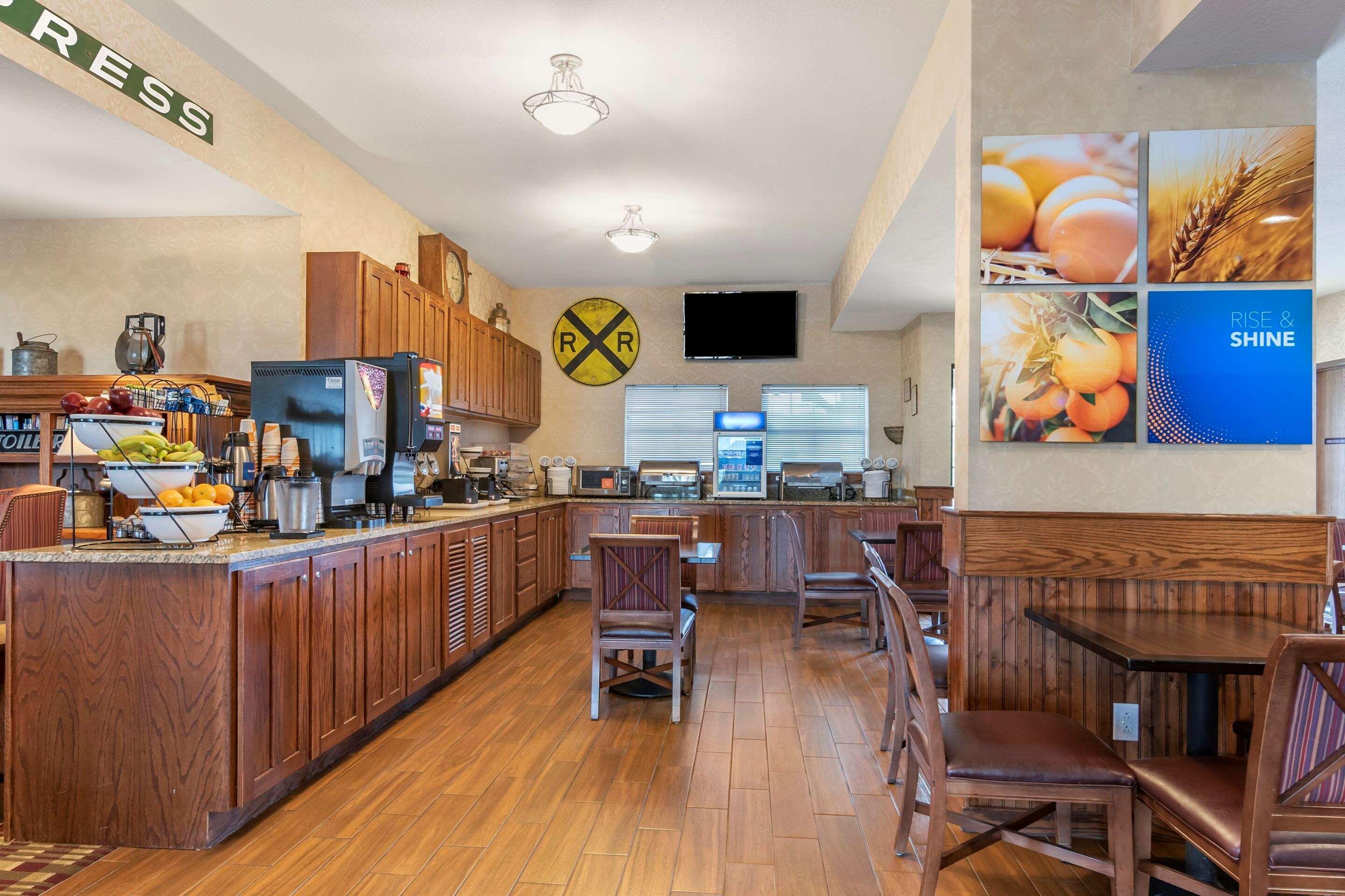 Comfort Inn Warrensburg Station Екстериор снимка