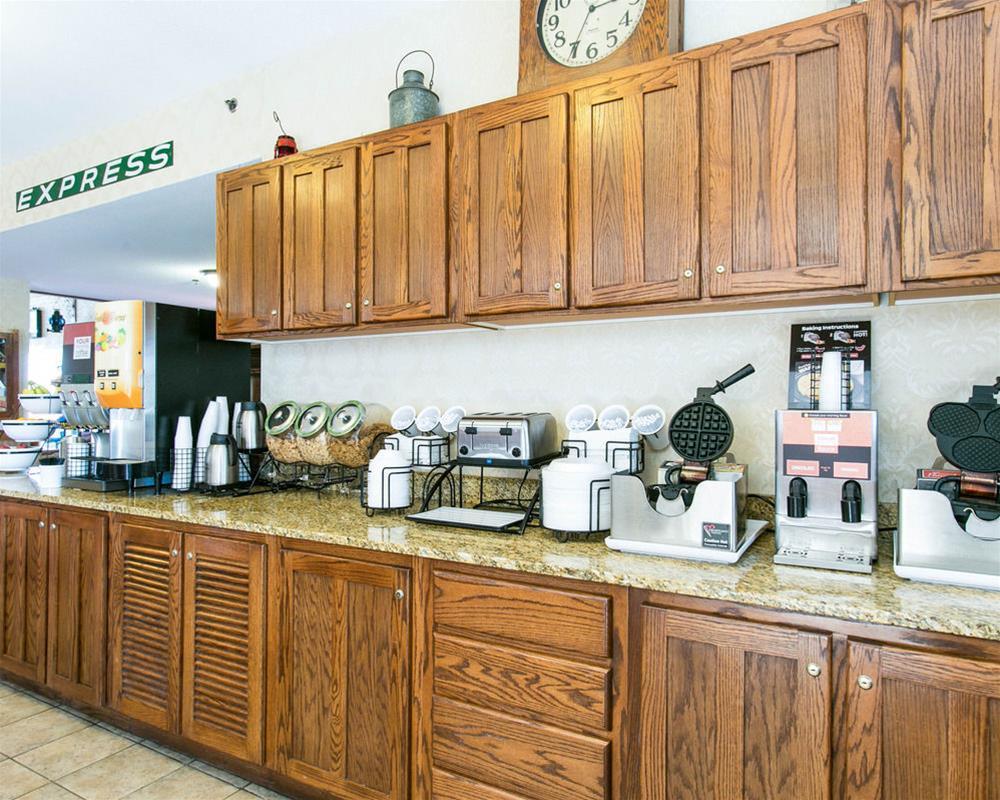 Comfort Inn Warrensburg Station Екстериор снимка