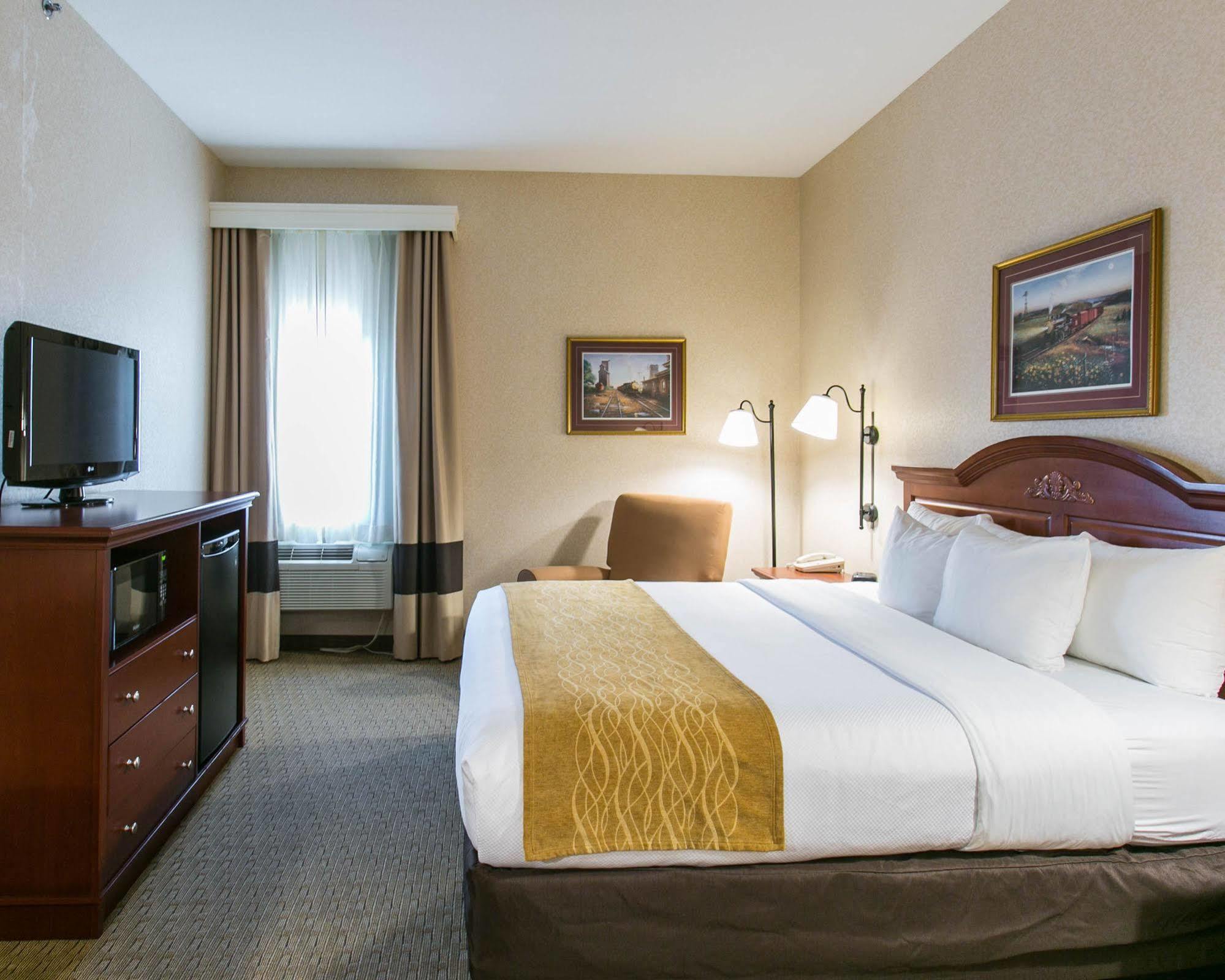 Comfort Inn Warrensburg Station Екстериор снимка